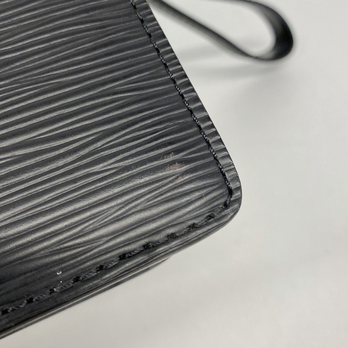 Louis Vuitton Clutch Epi Pochette Series Dragonne Noir — view 8