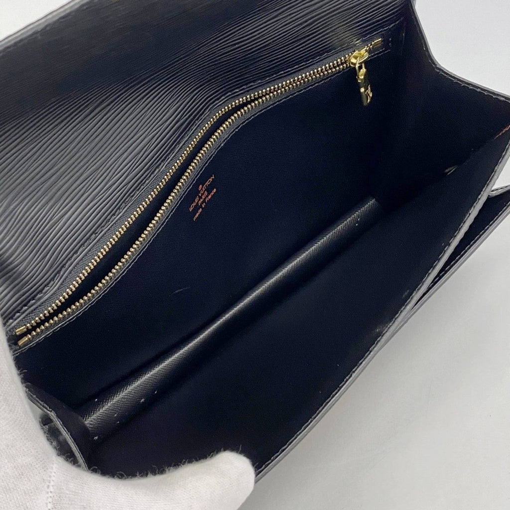 Louis Vuitton Clutch Epi Pochette Series Dragonne Noir — view 4