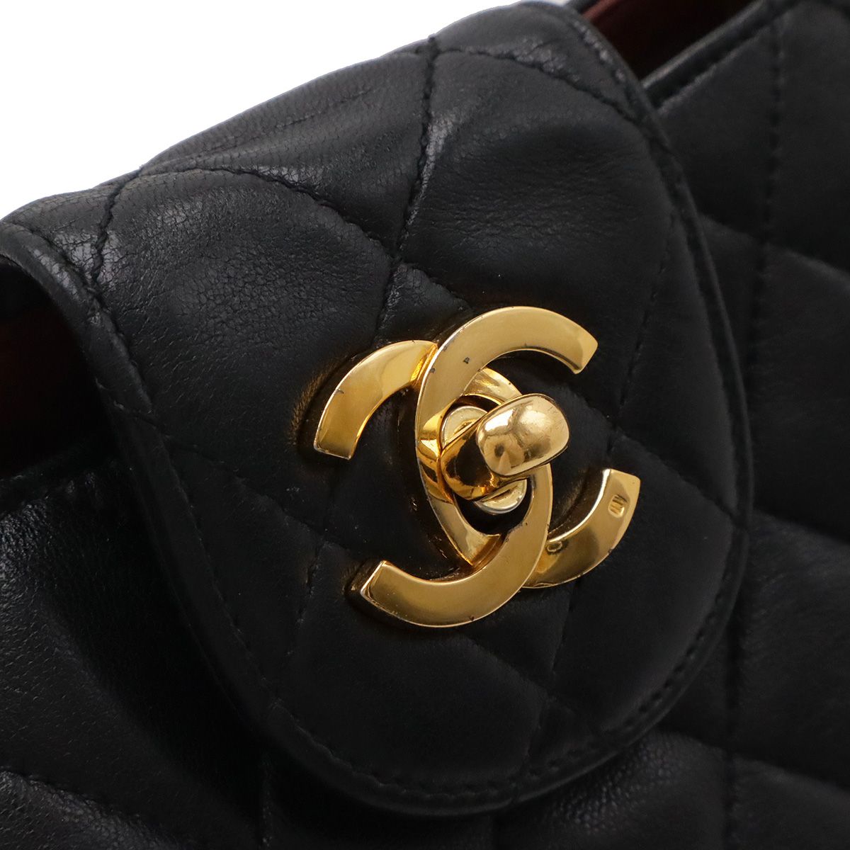 Chanel Quilted CC Logo Chain Shoulder Bag Lambskin Leather Black Gold — view 4