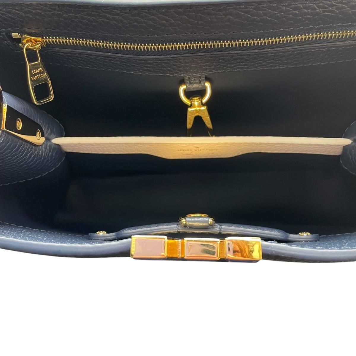 Louis Vuitton Shoulder Bag Capucines BB Taurillon Leather Navy — view 9