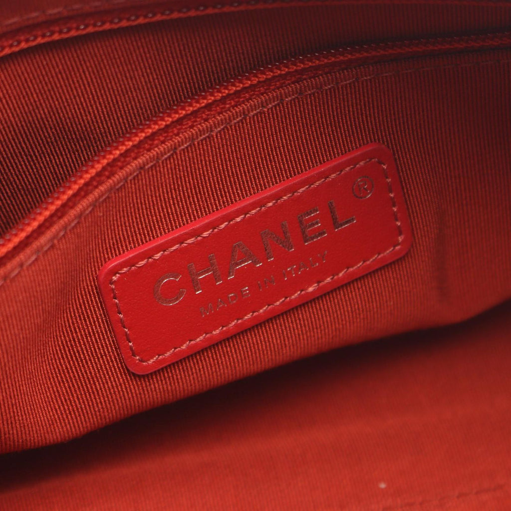 Chanel Shoulder Bag Red Leather Logo — view 4