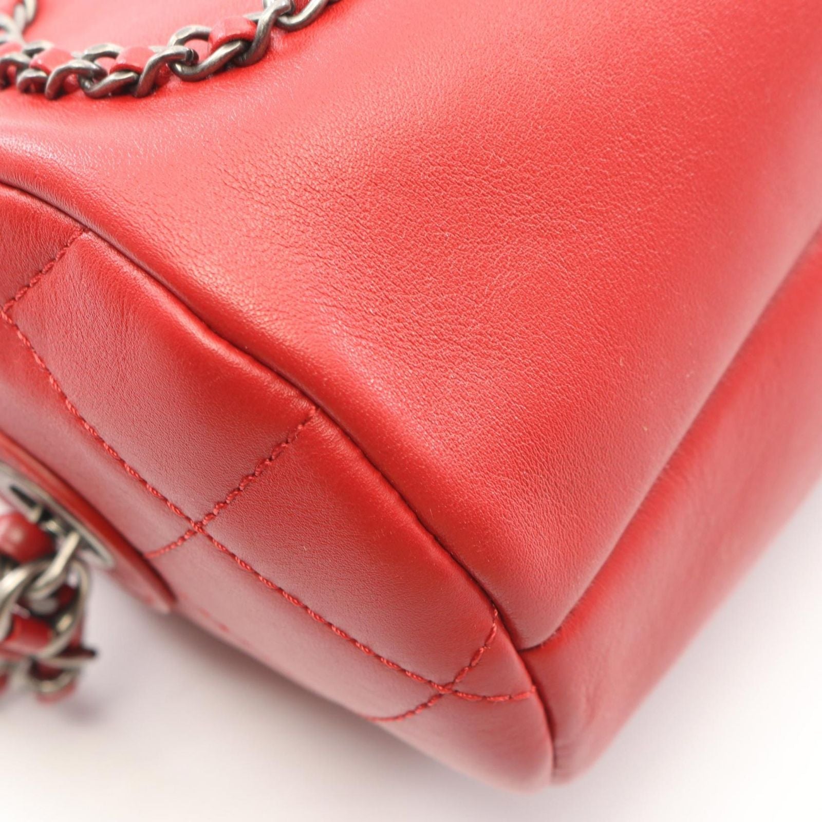 Chanel Shoulder Bag Red Leather Logo — view 6
