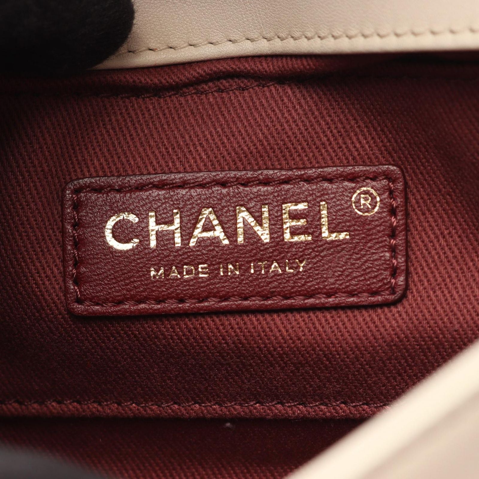 Chanel Shoulder Bag Blanc Stitch Mini Cream Lambskin Chain — view 4