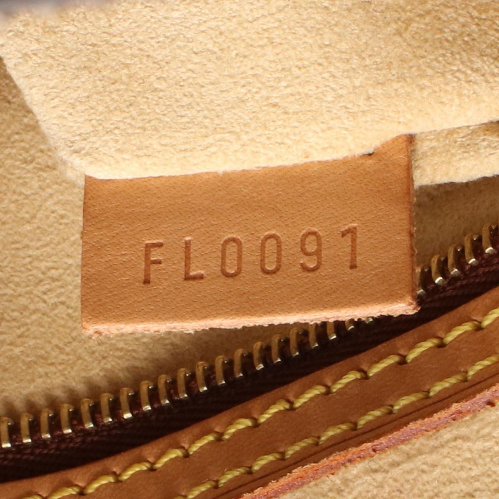 Louis Vuitton Shoulder Bag Looping MM Canvas Leather — view 5