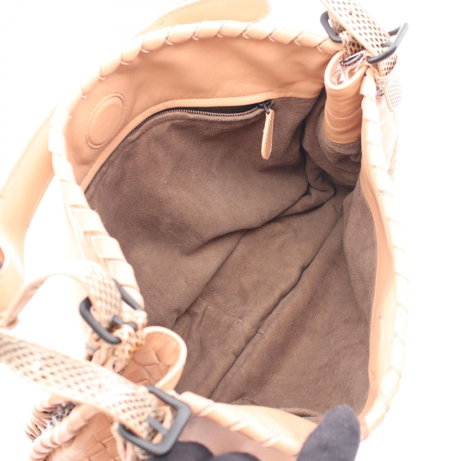 Bottega Veneta Shoulder Bag Intrecciato Beige Leather Exotic Cles the — view 3