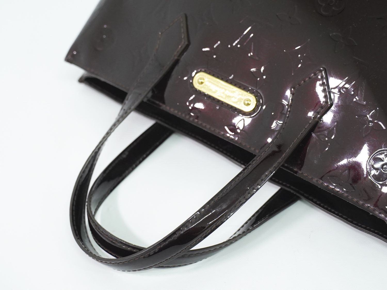 Louis Vuitton LV Wilshire PM Vernis Leather Handbag Amarante Purple — view 4