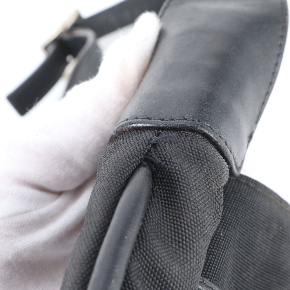 Gucci 001 Leather Shoulder Bag Black — view 9