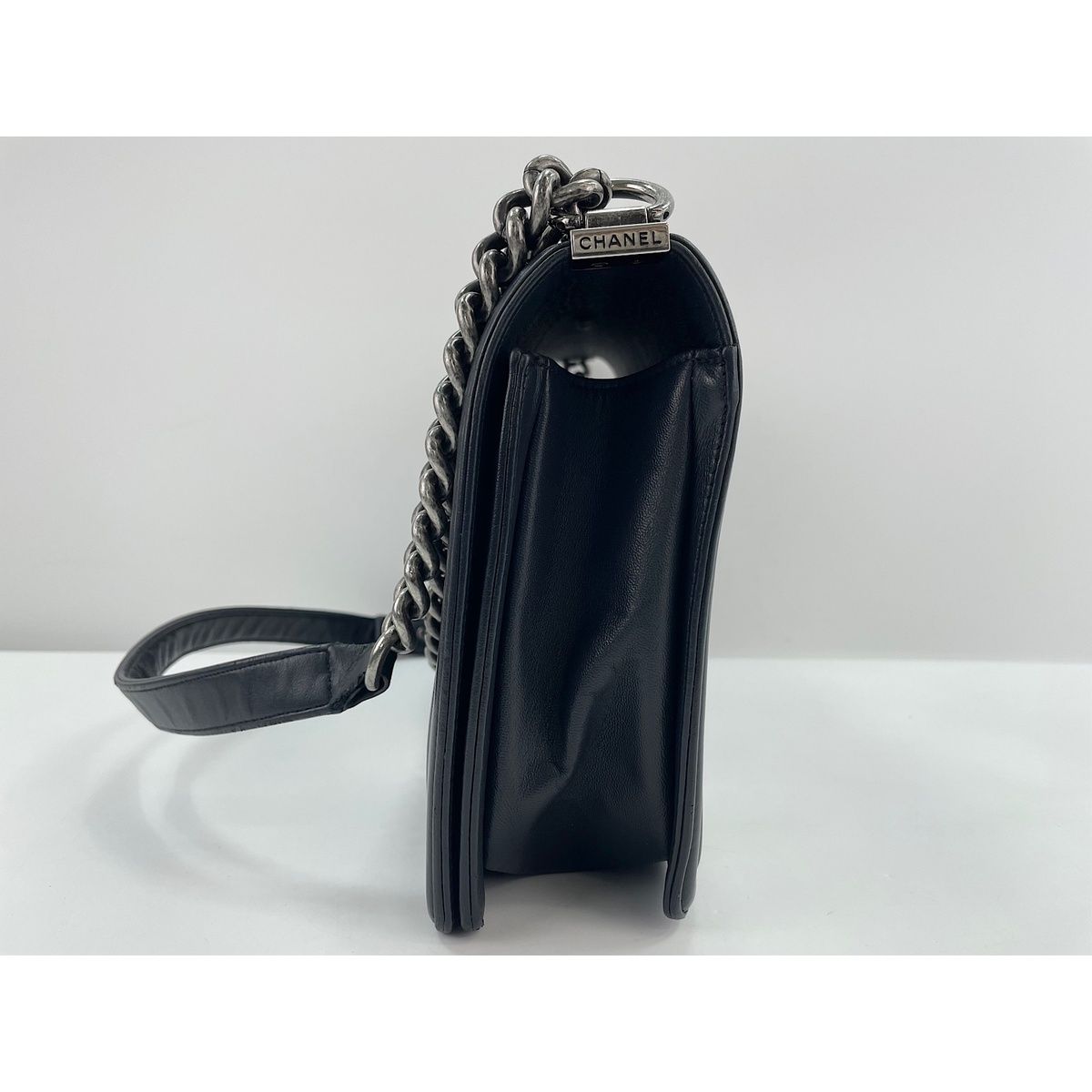 Chanel Shoulder Bag Boy Large — view 4