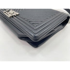 Chanel Shoulder Bag Boy Large — view 8