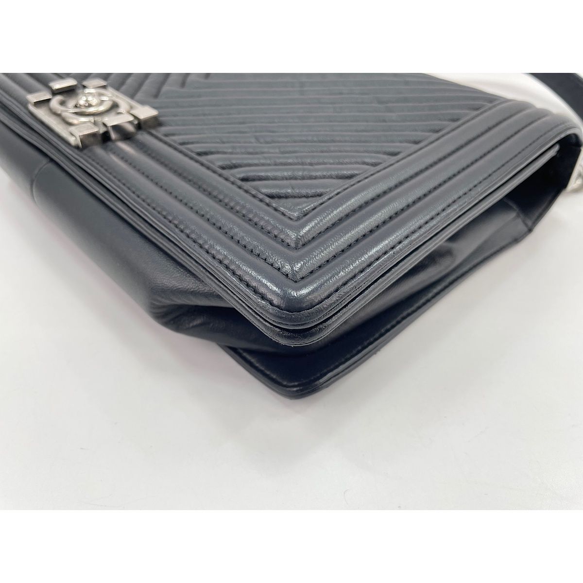 Chanel Shoulder Bag Boy Large — view 8