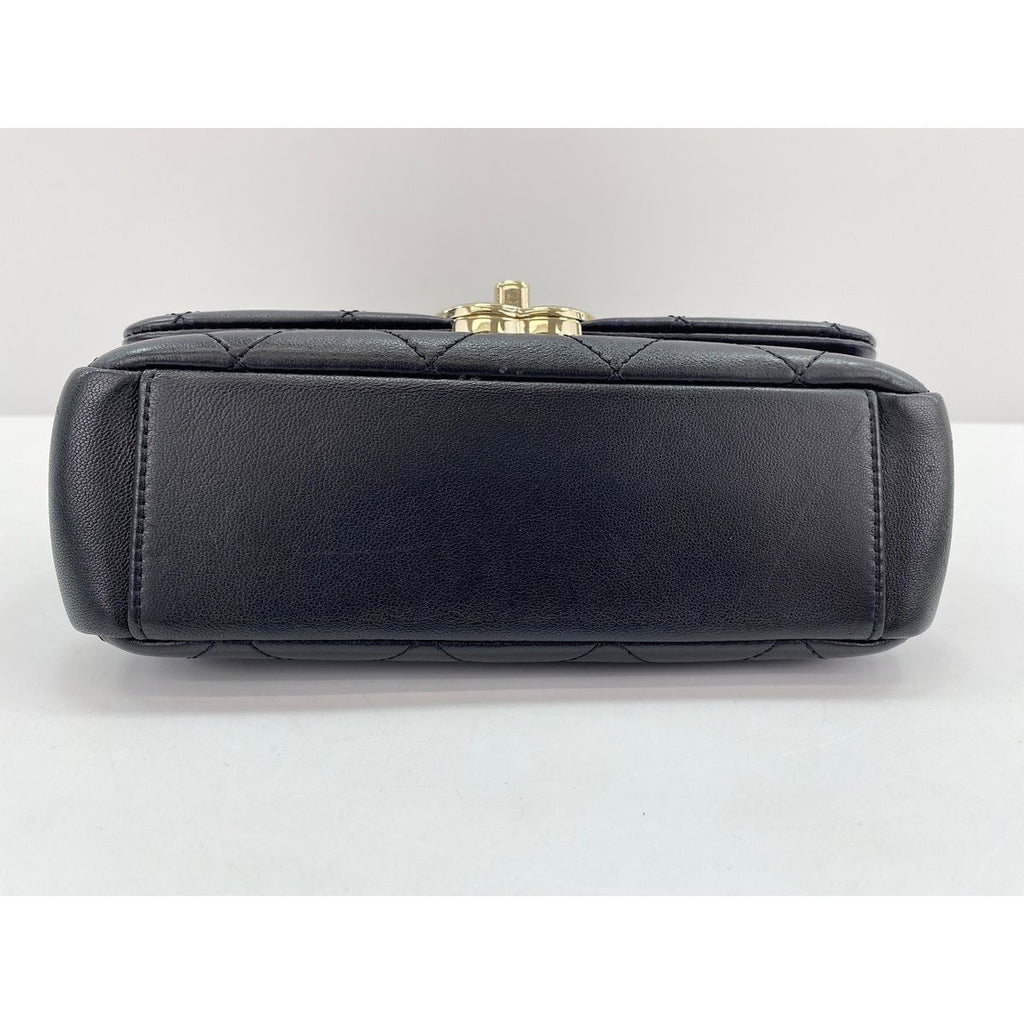Chanel Shoulder Bag Quilted — view 5