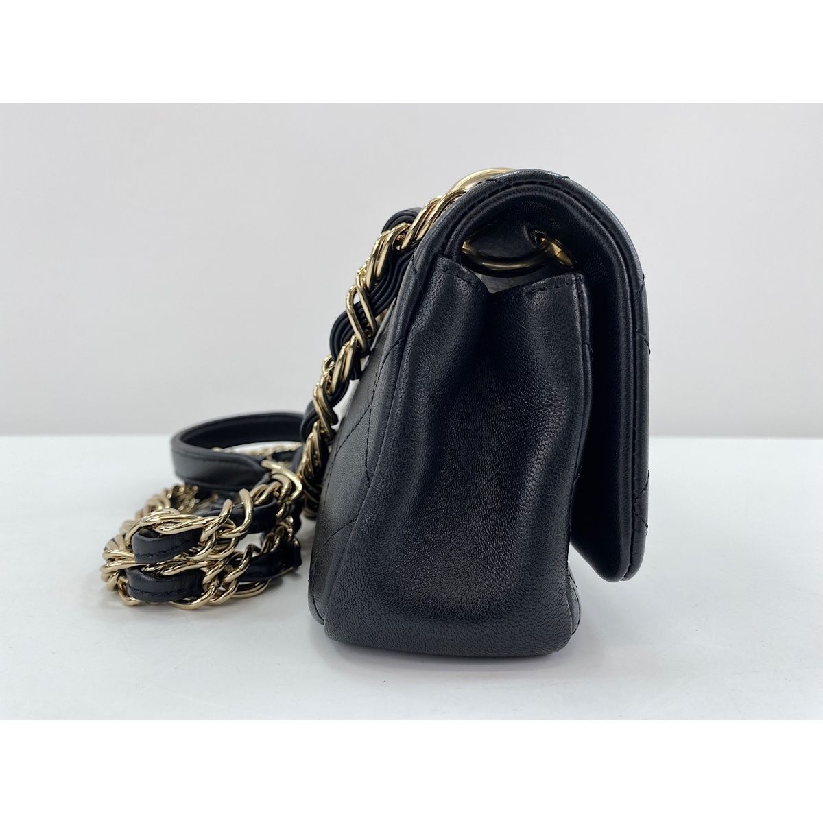 Chanel Shoulder Bag Quilted — view 4