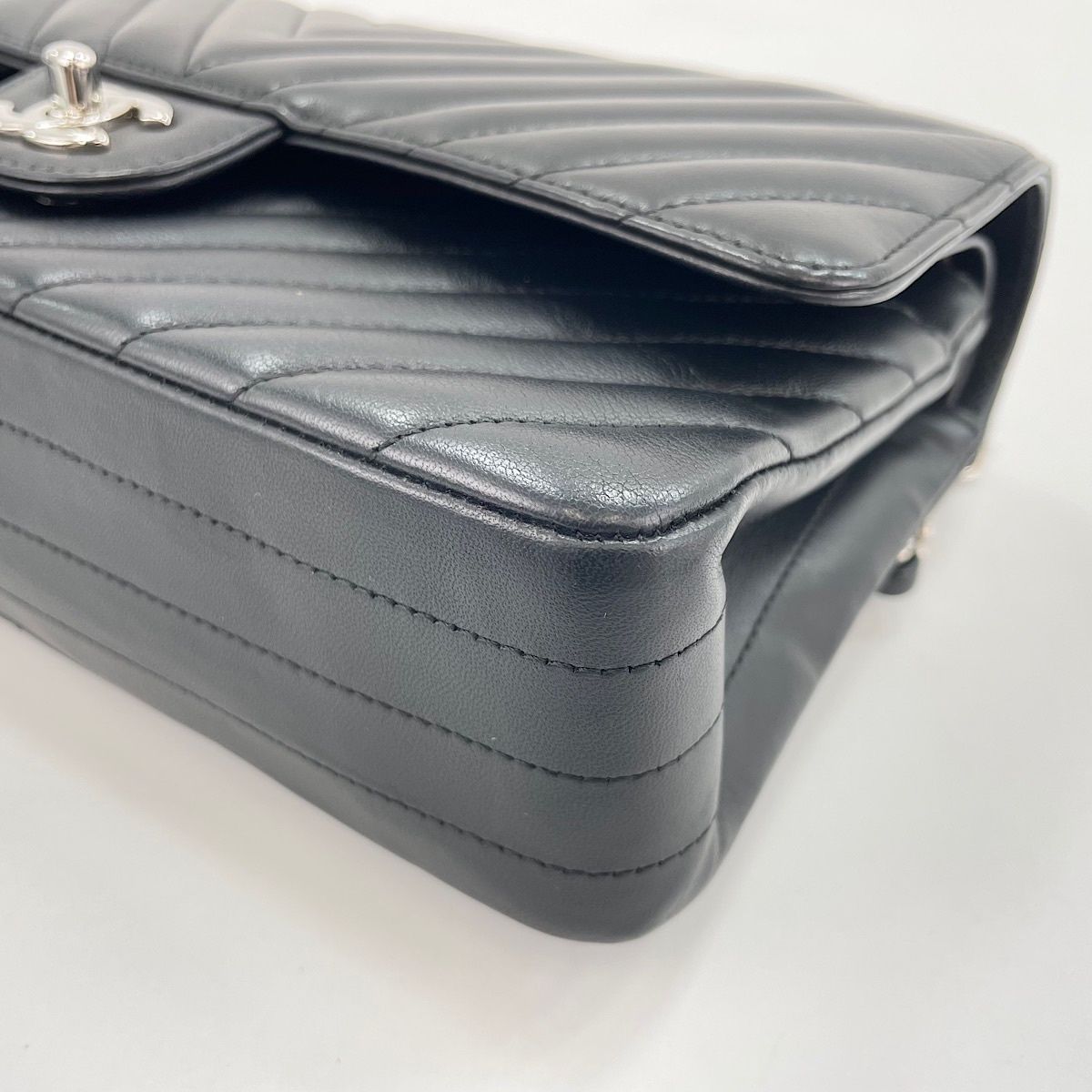 Chanel Shoulder Bag Quilted 25 — view 8