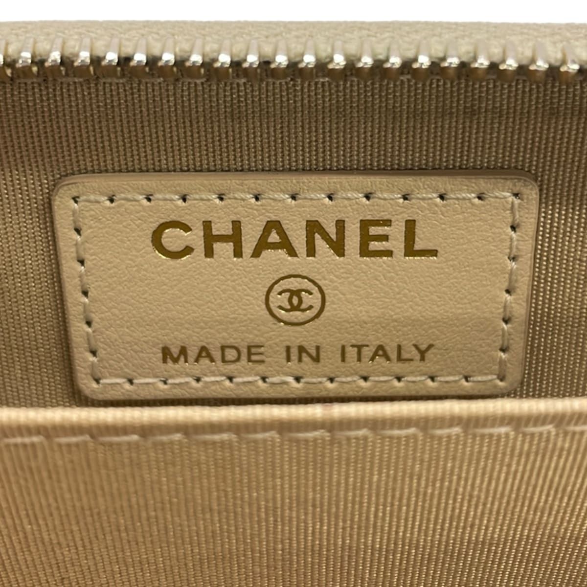 Chanel Coin Case 19 Beige Zip Around Lambskin — view 4