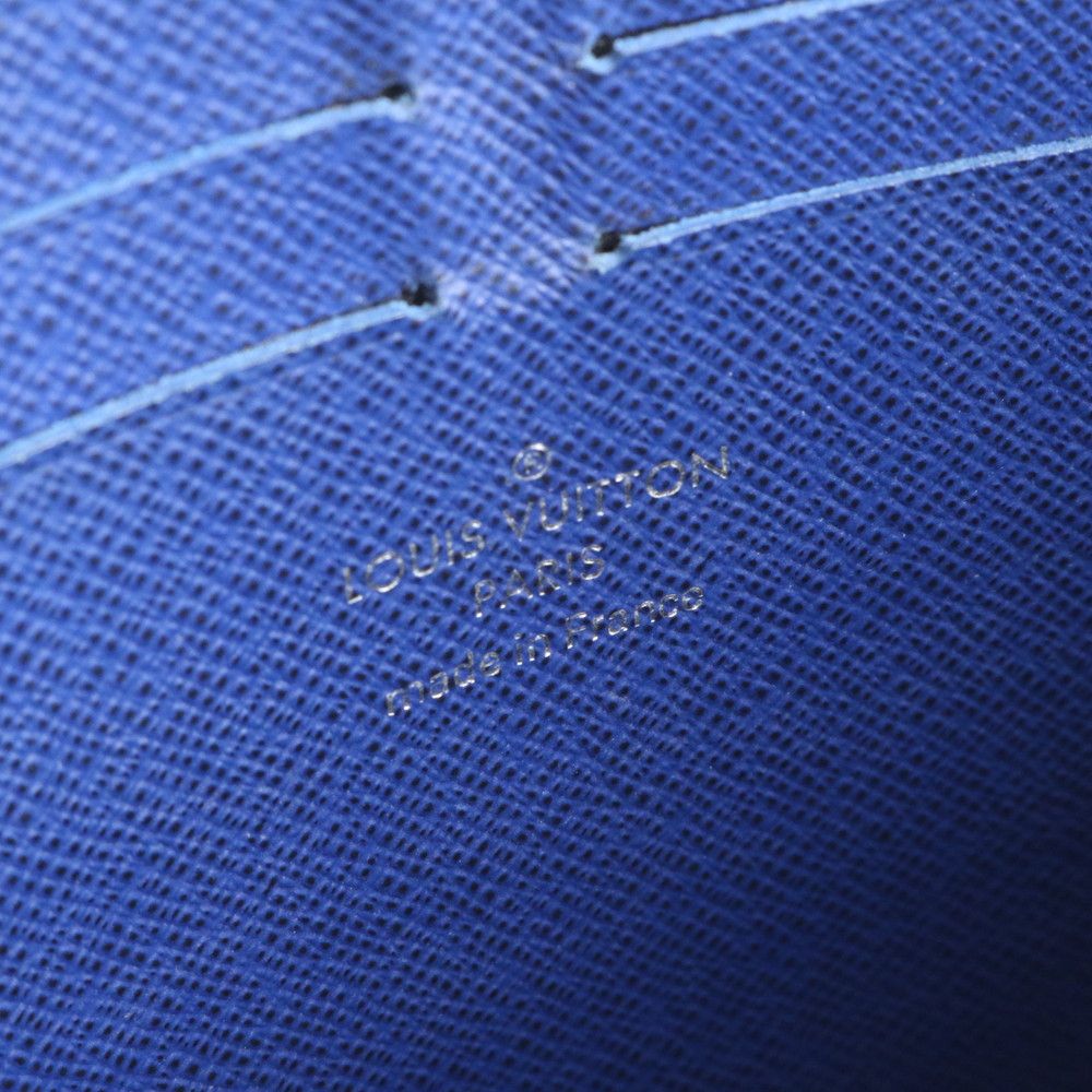 Louis Vuitton Taiga Pochette Voyage MM Leather Clutch Business — view 7
