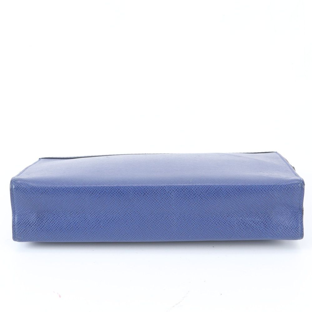 Louis Vuitton Taiga Pochette Voyage MM Leather Clutch Business — view 4