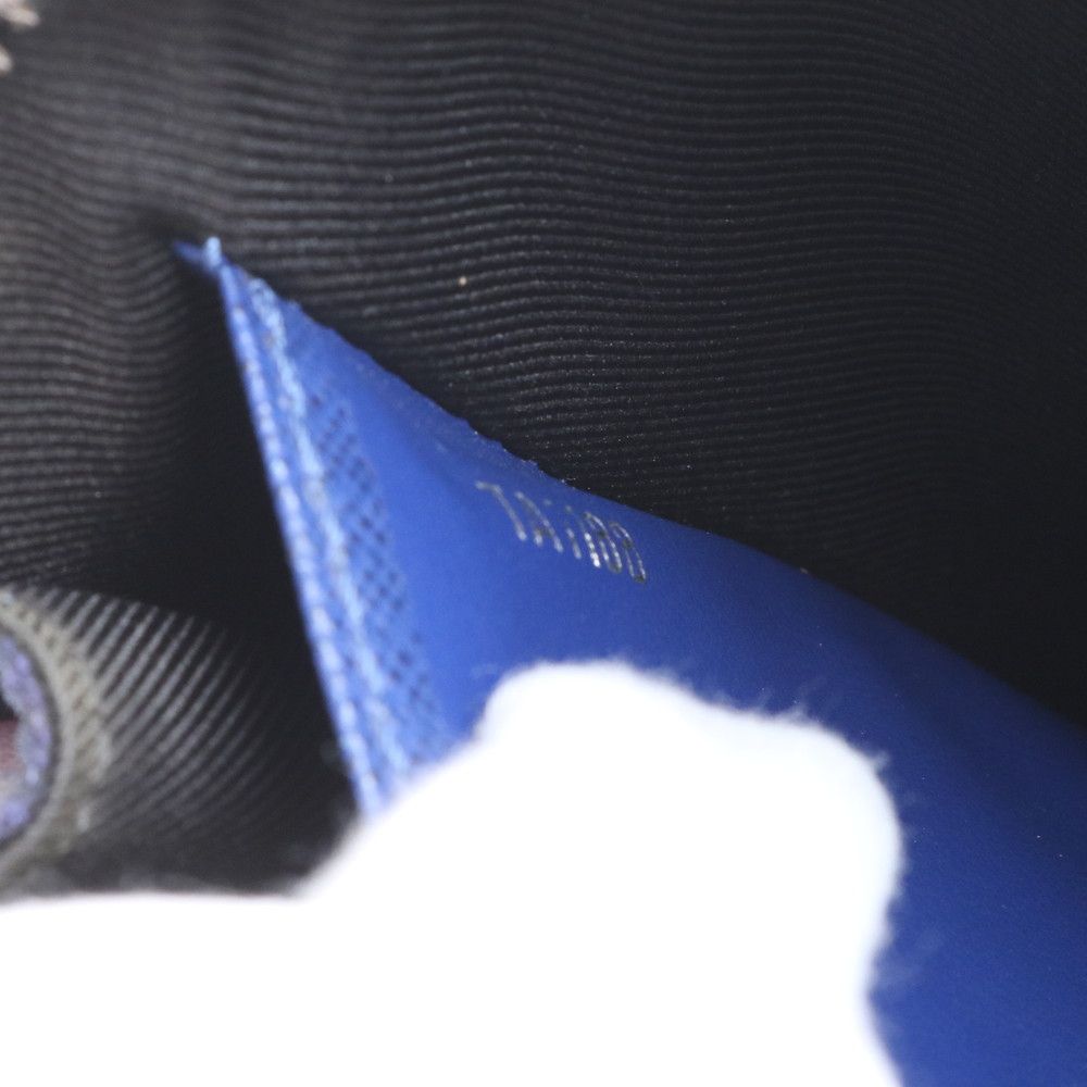 Louis Vuitton Taiga Pochette Voyage MM Leather Clutch Business — view 8