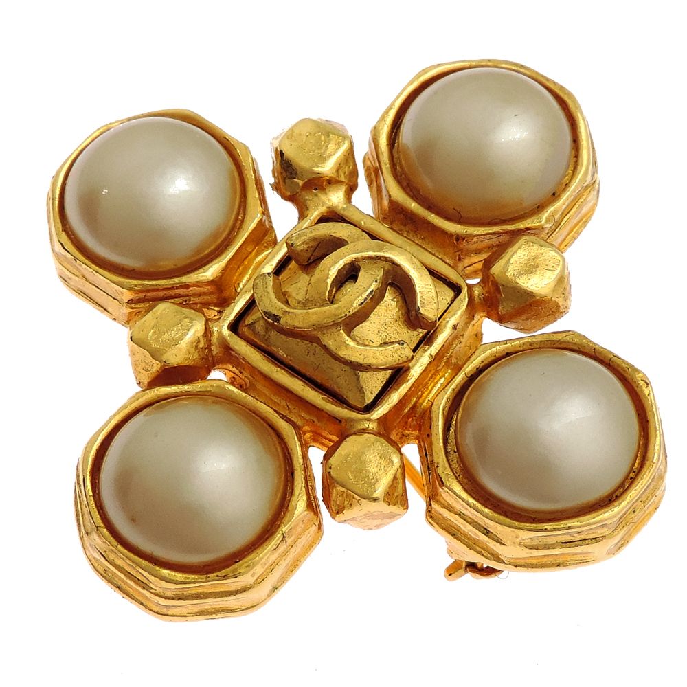 Chanel Brooch Beige — view 2