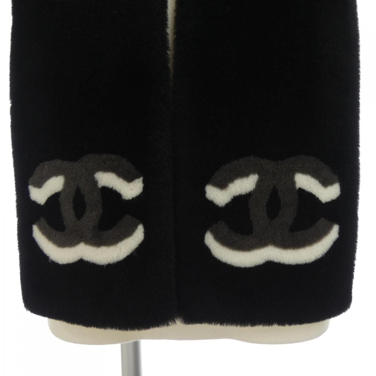 Chanel Shearling Scarf Black — view 4