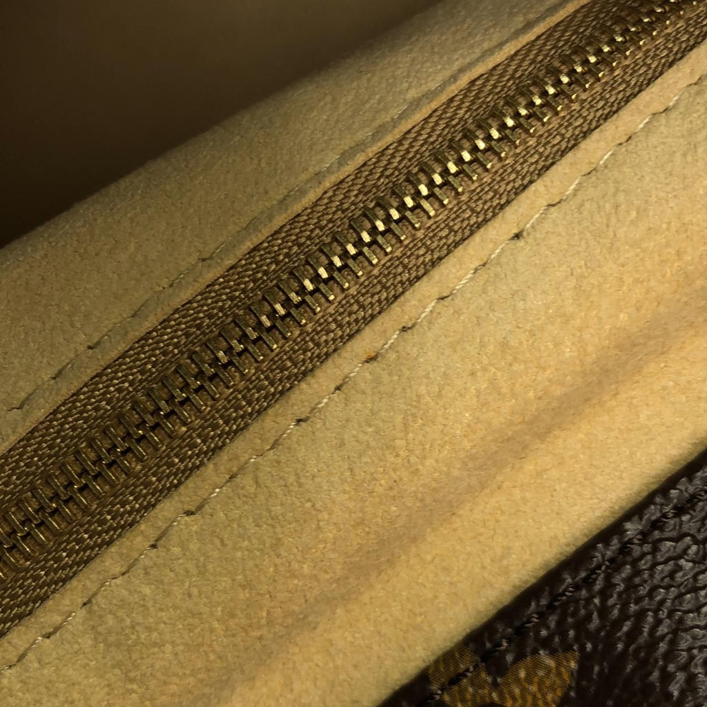 Louis Vuitton Monogram Artsy MM Shoulder — view 9