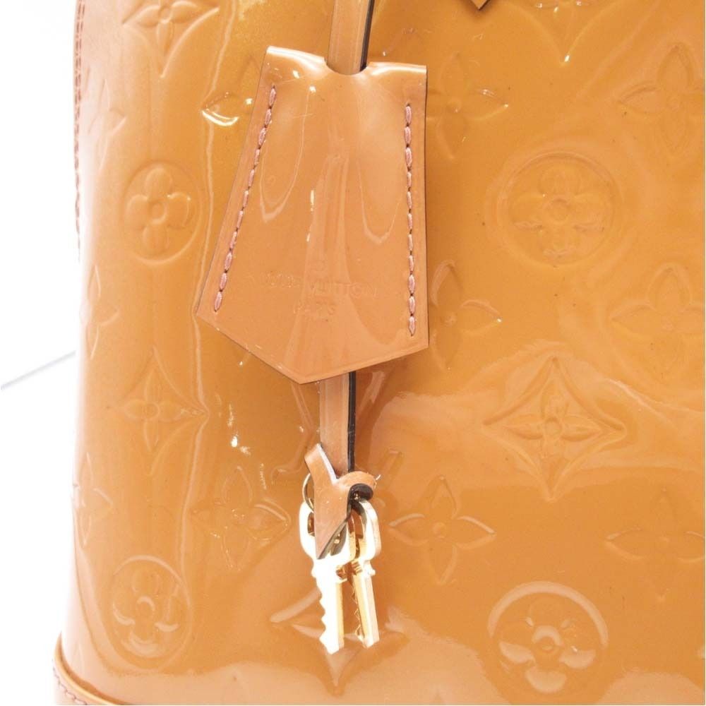 Louis Vuitton Vernis Alma PM Handbag Beige Rosevelle — view 6