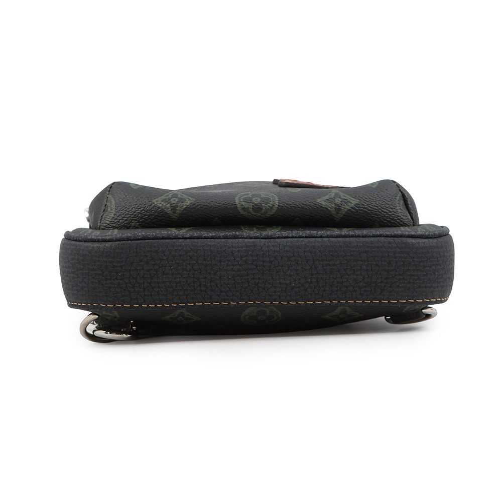 Louis Vuitton Belt Bag Monogram Record Avenue LV Fall Collection — view 4
