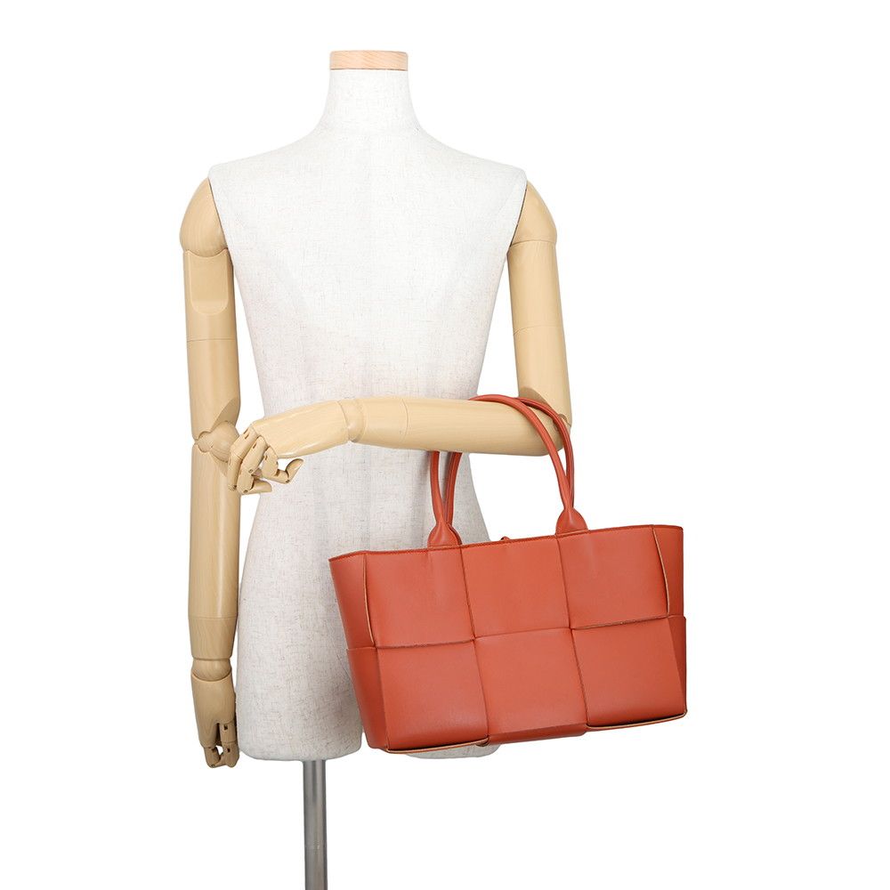 Bottega Veneta Handbag Intrecciato Arco Tote Small Leather — view 4