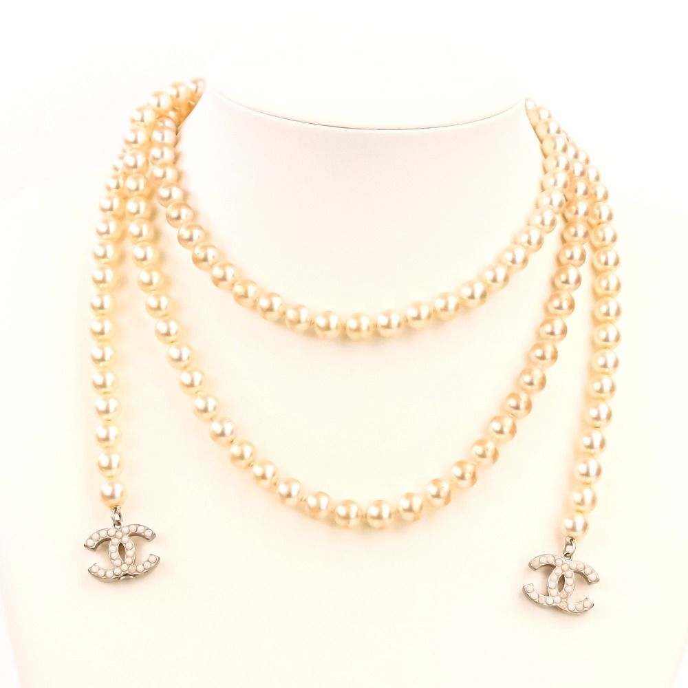 Chanel CC Logo Pearl Necklace Gold — view 2