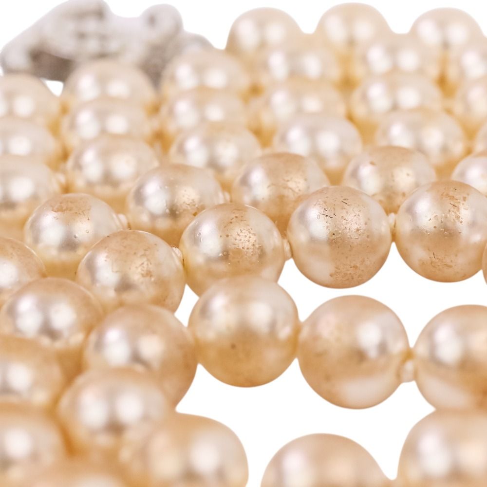 Chanel CC Logo Pearl Necklace Gold — view 9