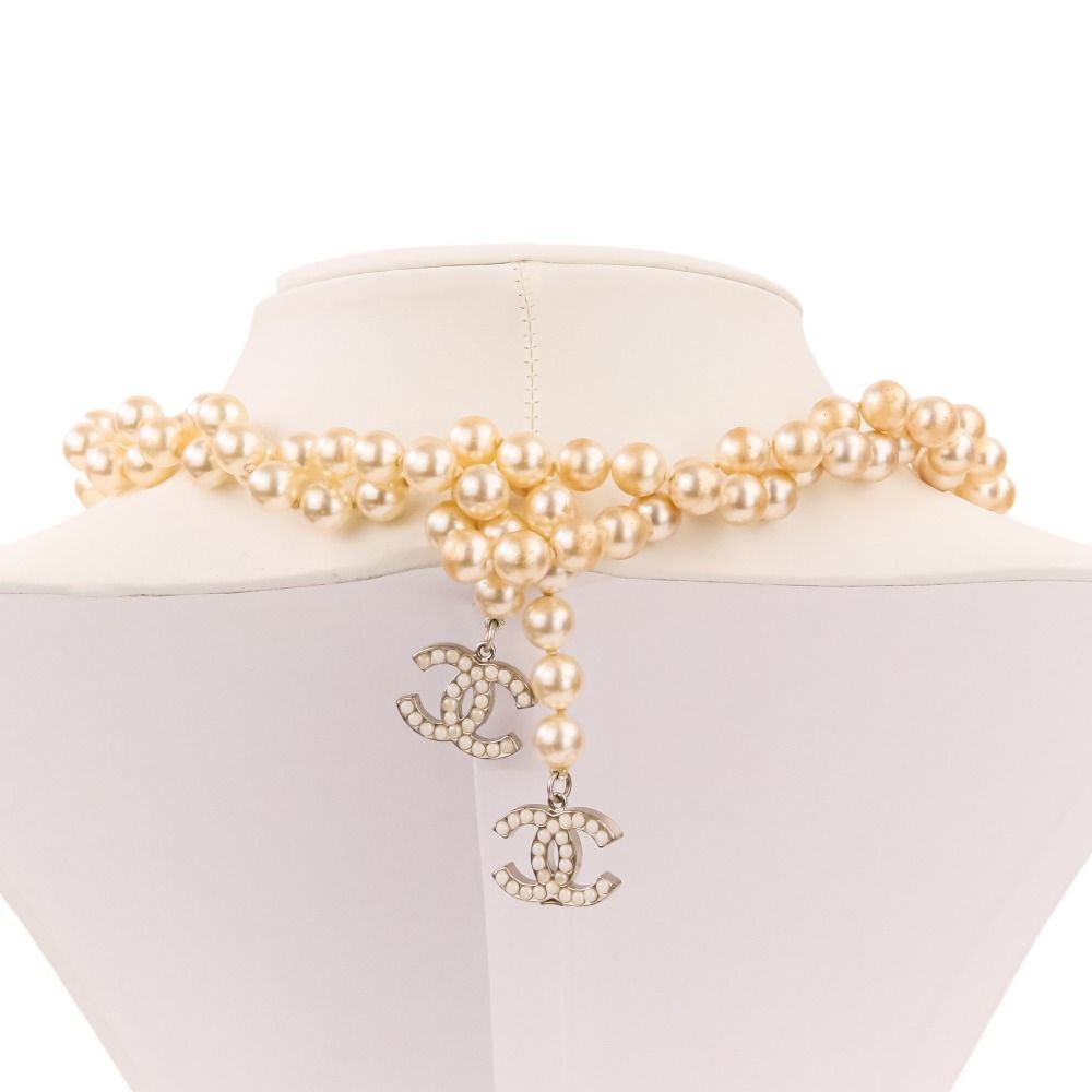 Chanel CC Logo Pearl Necklace Gold — view 4