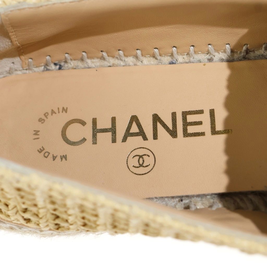 Chanel CC Logo Espadrilles Flat Shoes Beige Black — view 6