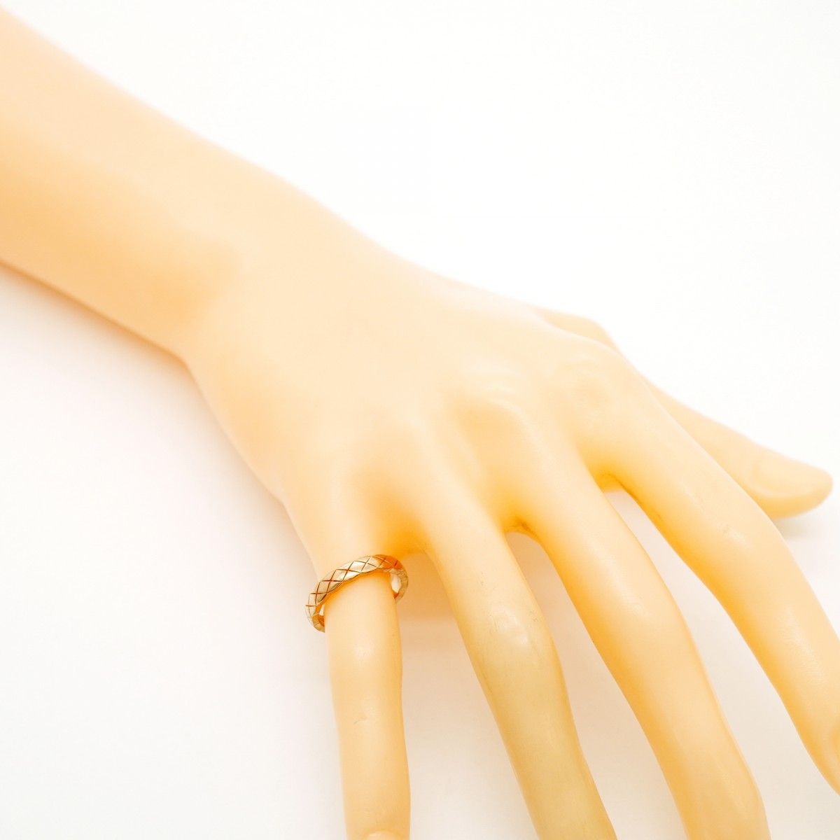 Chanel Ring Coco Crush Beige Gold 18k Pink — view 7