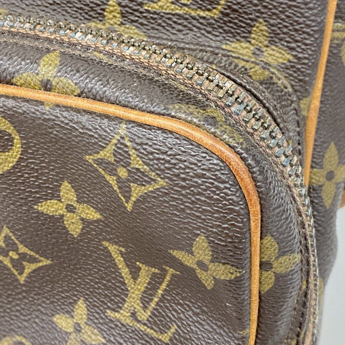 Louis Vuitton Shoulder Bag Monogram Amazon Brown — view 8