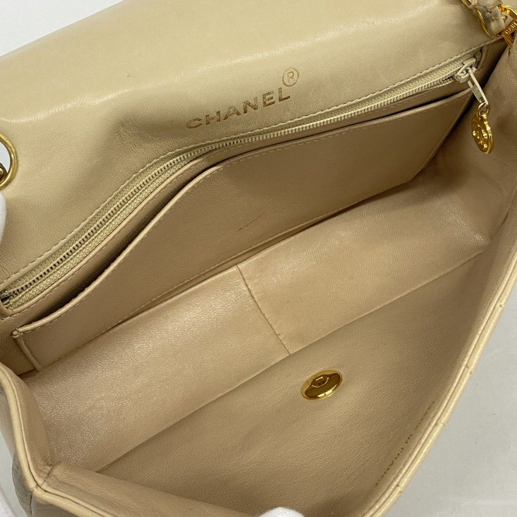 Chanel Shoulder Bag Quilted Lambskin Beige Gold — view 4