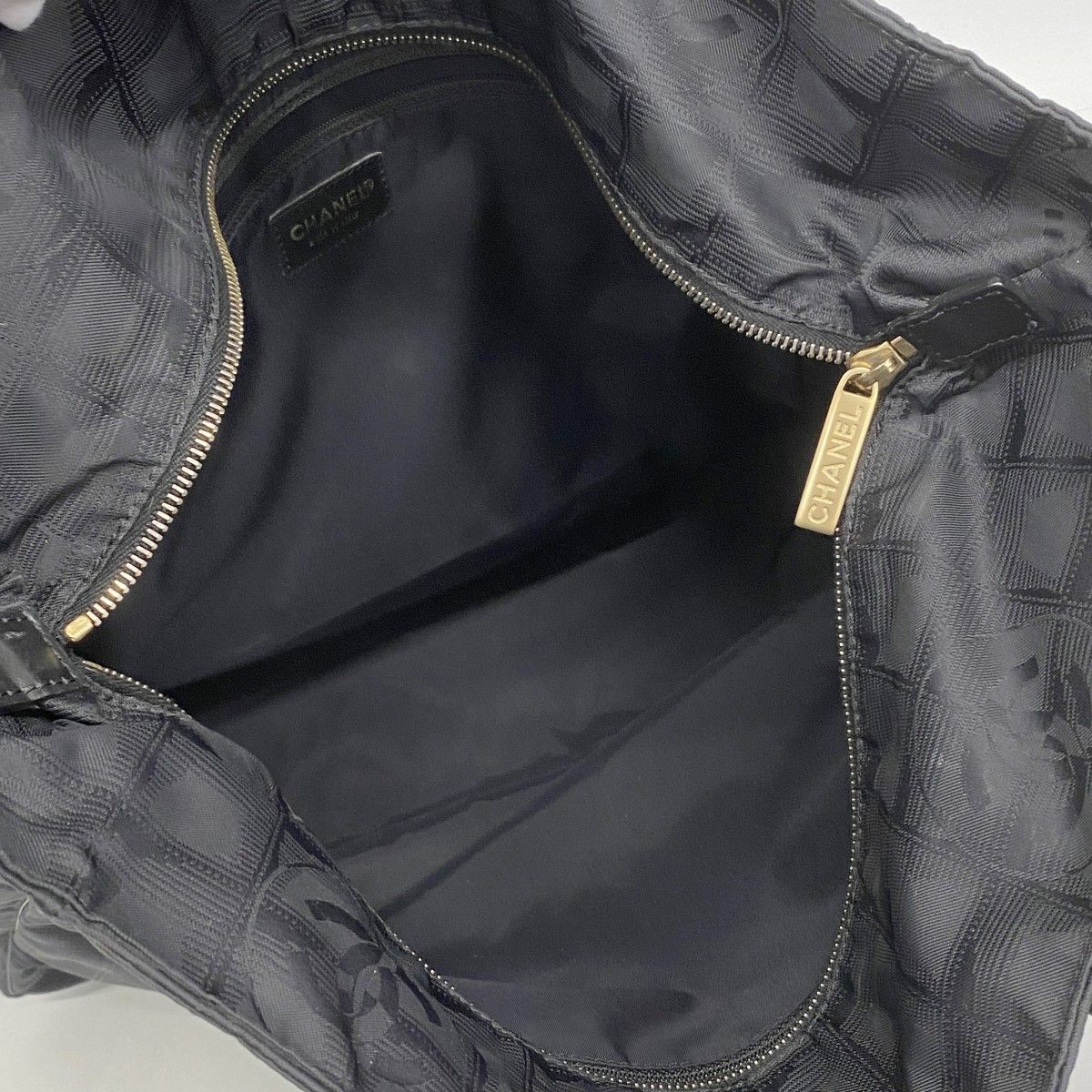 Chanel Tote New Travel Nylon Black Gold — view 4