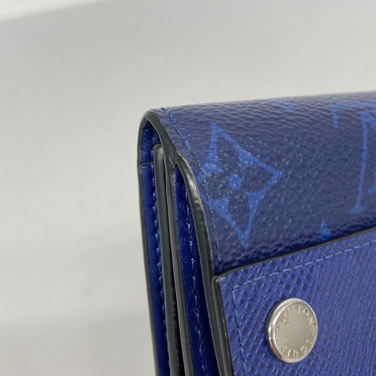 Louis Vuitton Trifold Wallet Taigarama Discovery Compact Cobalt — view 5