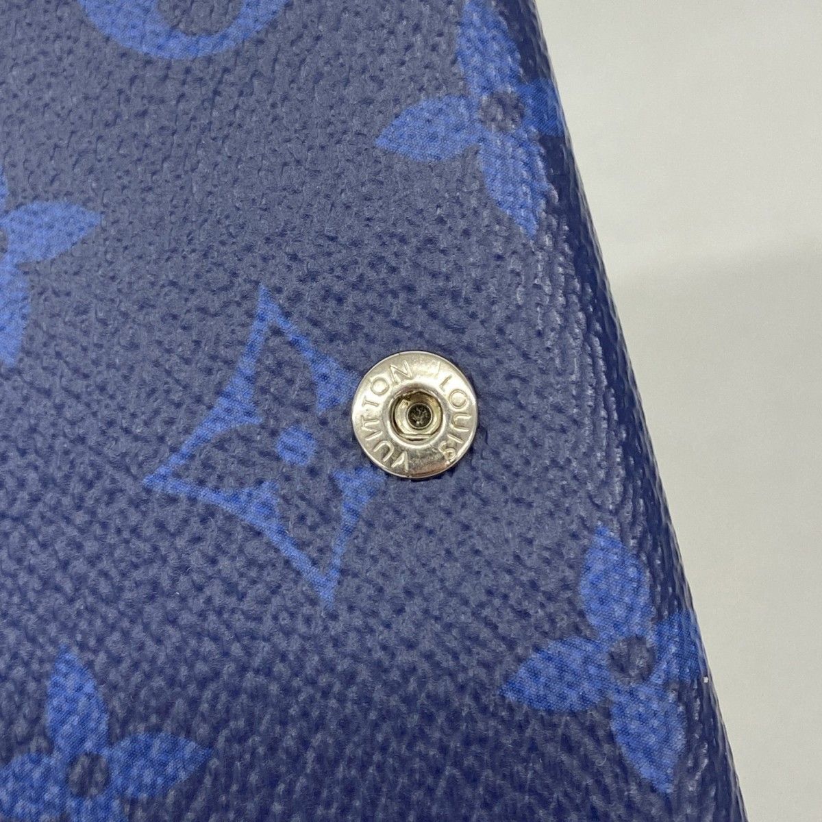 Louis Vuitton Trifold Wallet Taigarama Discovery Compact Cobalt — view 9