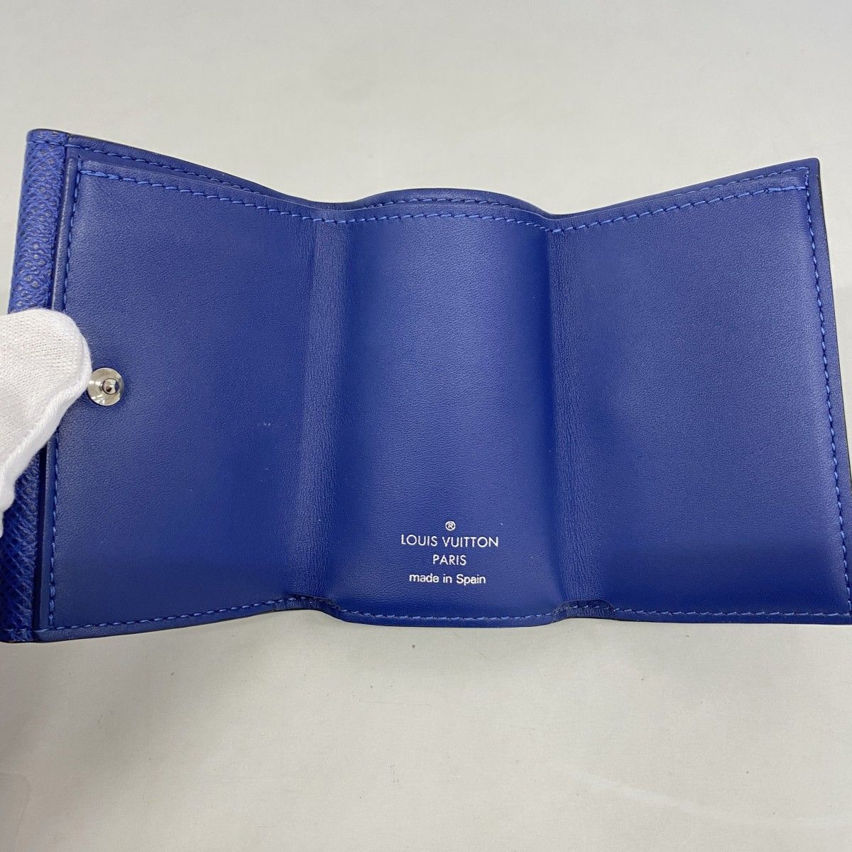 Louis Vuitton Trifold Wallet Taigarama Discovery Compact Cobalt — view 3