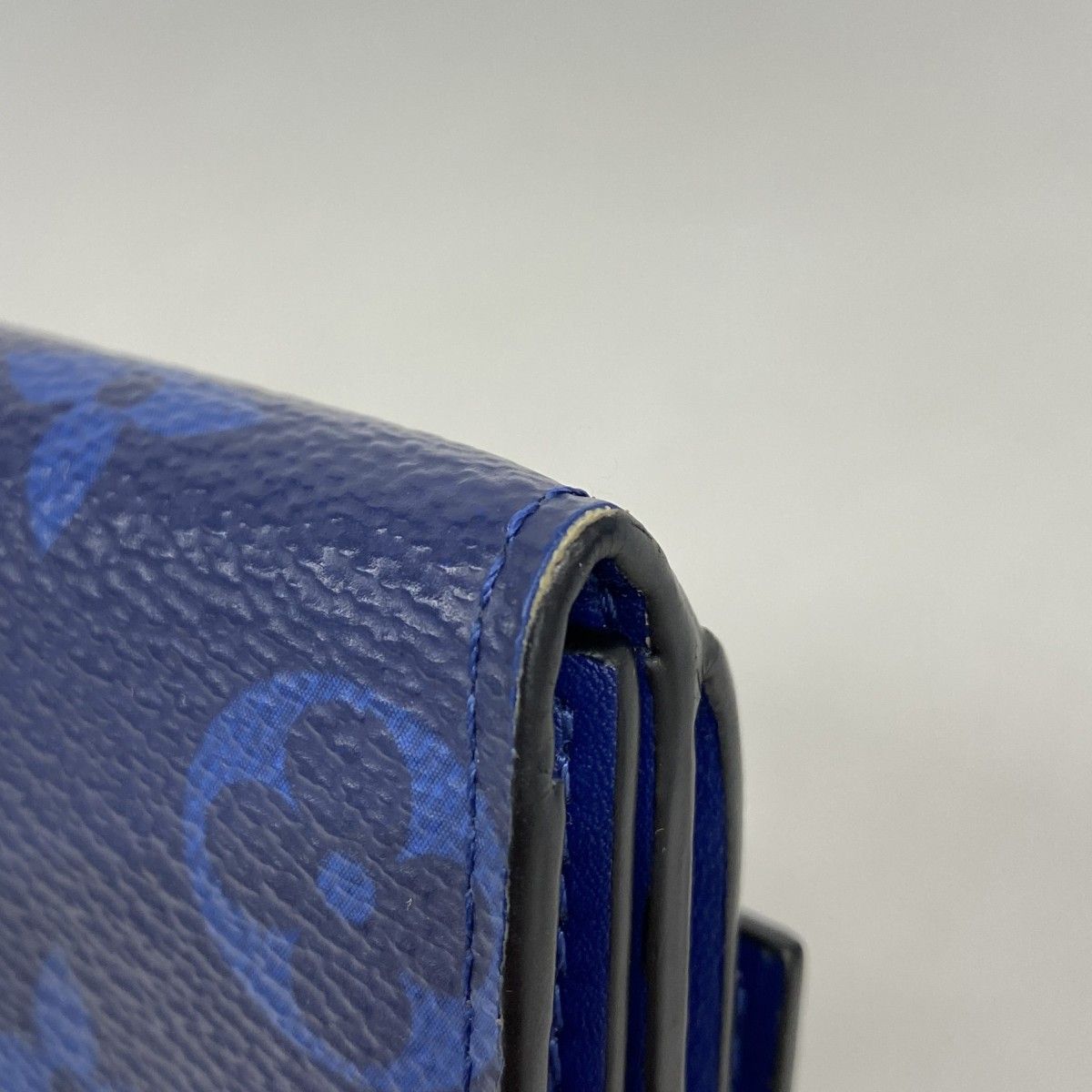Louis Vuitton Trifold Wallet Taigarama Discovery Compact Cobalt — view 6