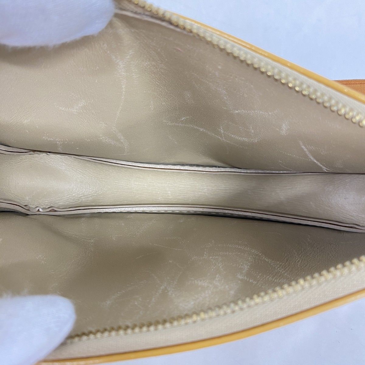 Louis Vuitton Pouch Vernis Lexington Beige — view 4