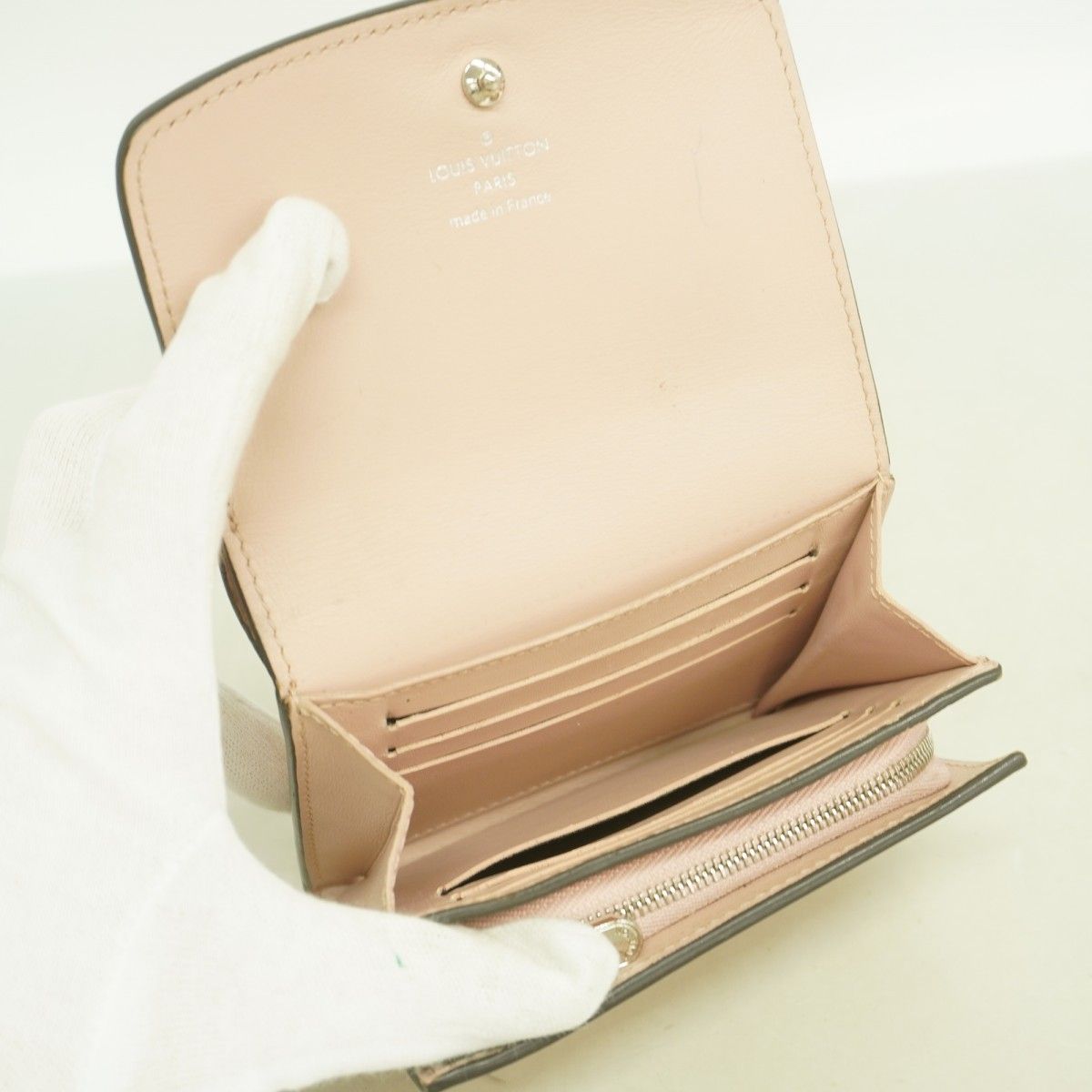 Louis Vuitton Wallet Mahina Portefeuille Iris Compact Magnolia — view 3