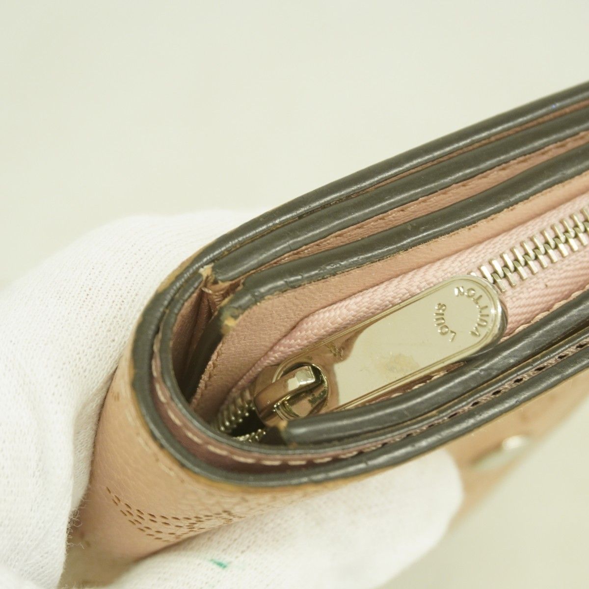 Louis Vuitton Wallet Mahina Portefeuille Iris Compact Magnolia — view 6