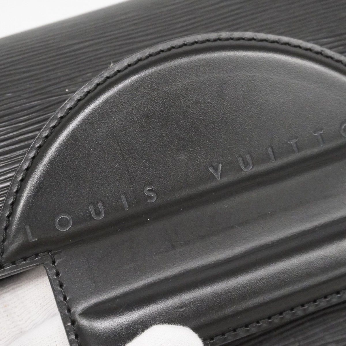 Louis Vuitton Clutch Epi Chaillot Noir — view 9