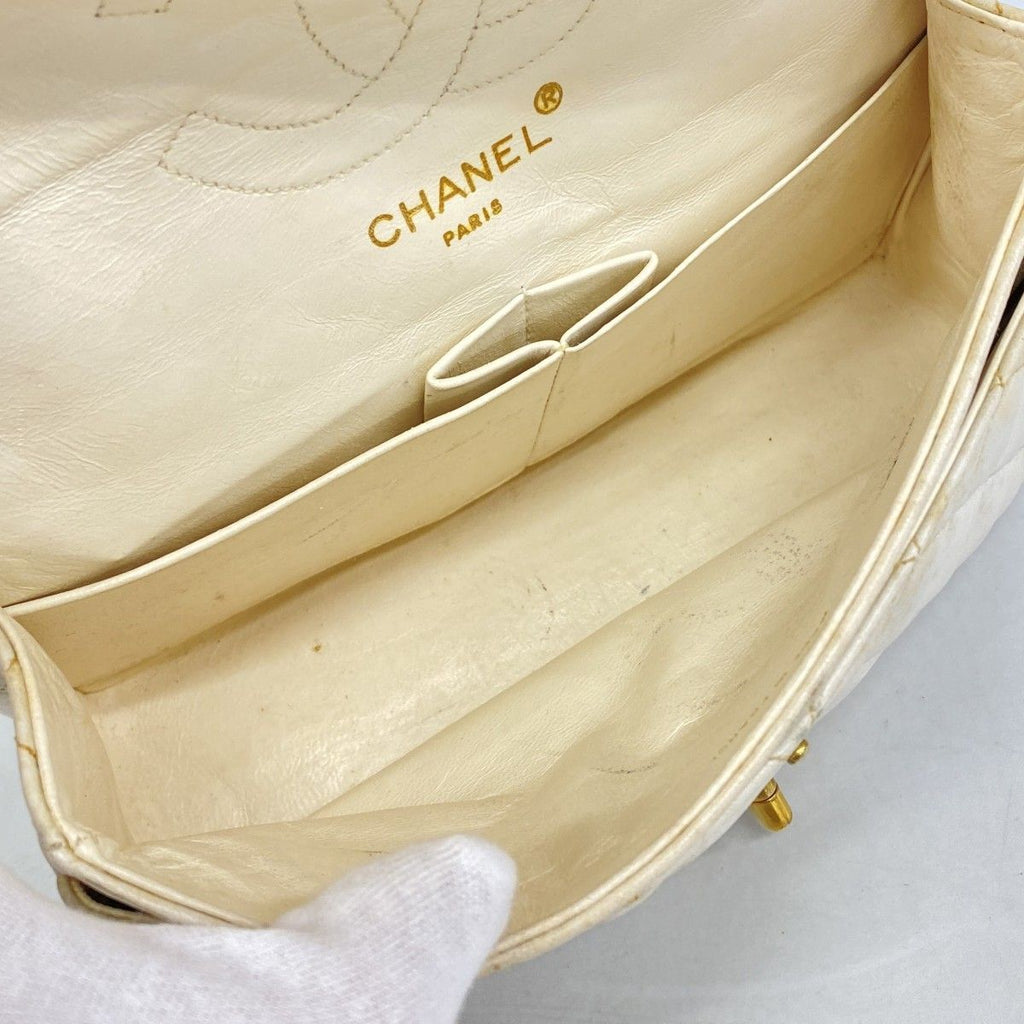 Chanel Shoulder Bag Quilted Lambskin White Gold — view 4