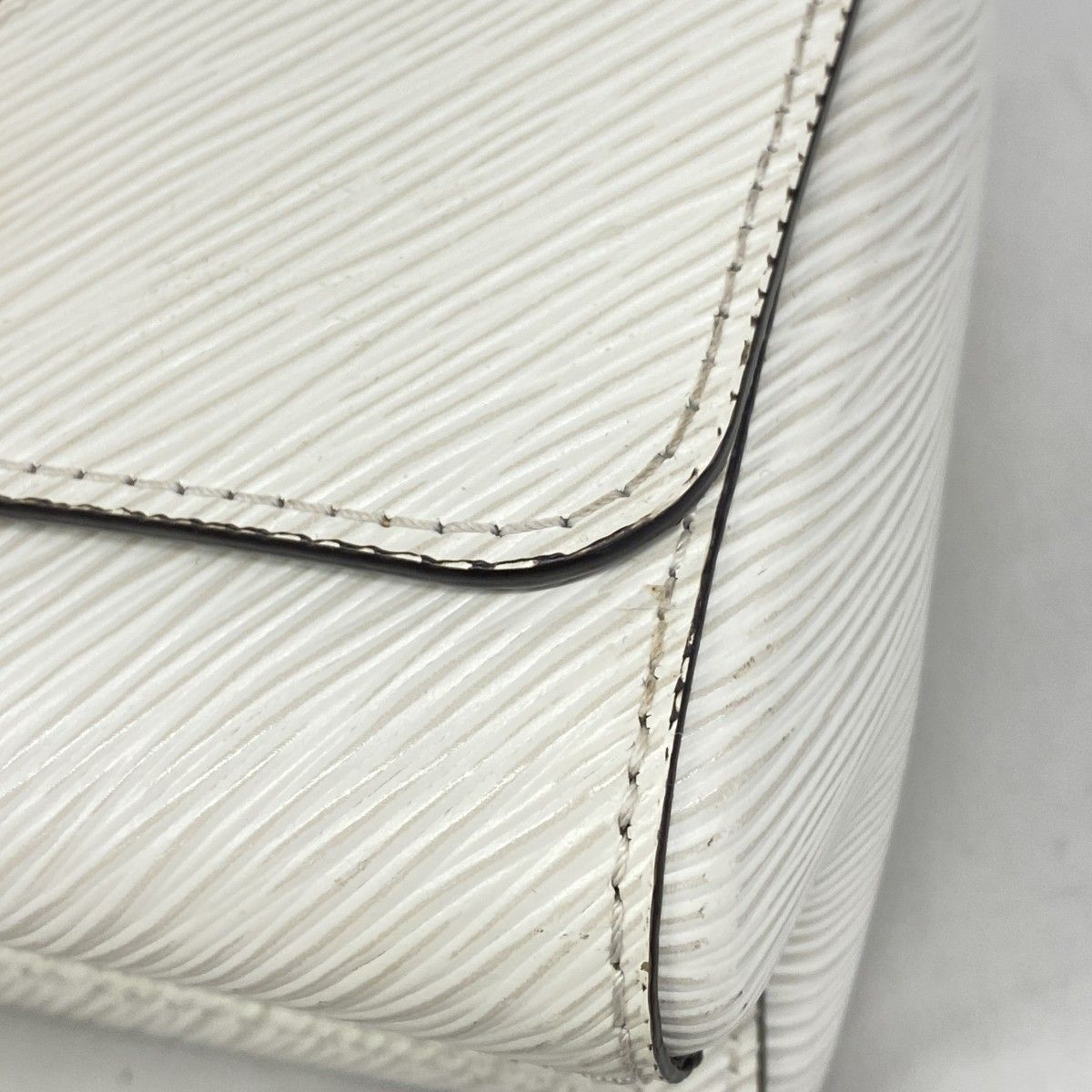 Louis Vuitton Shoulder Bag Epi Twist PM Blanc — view 6