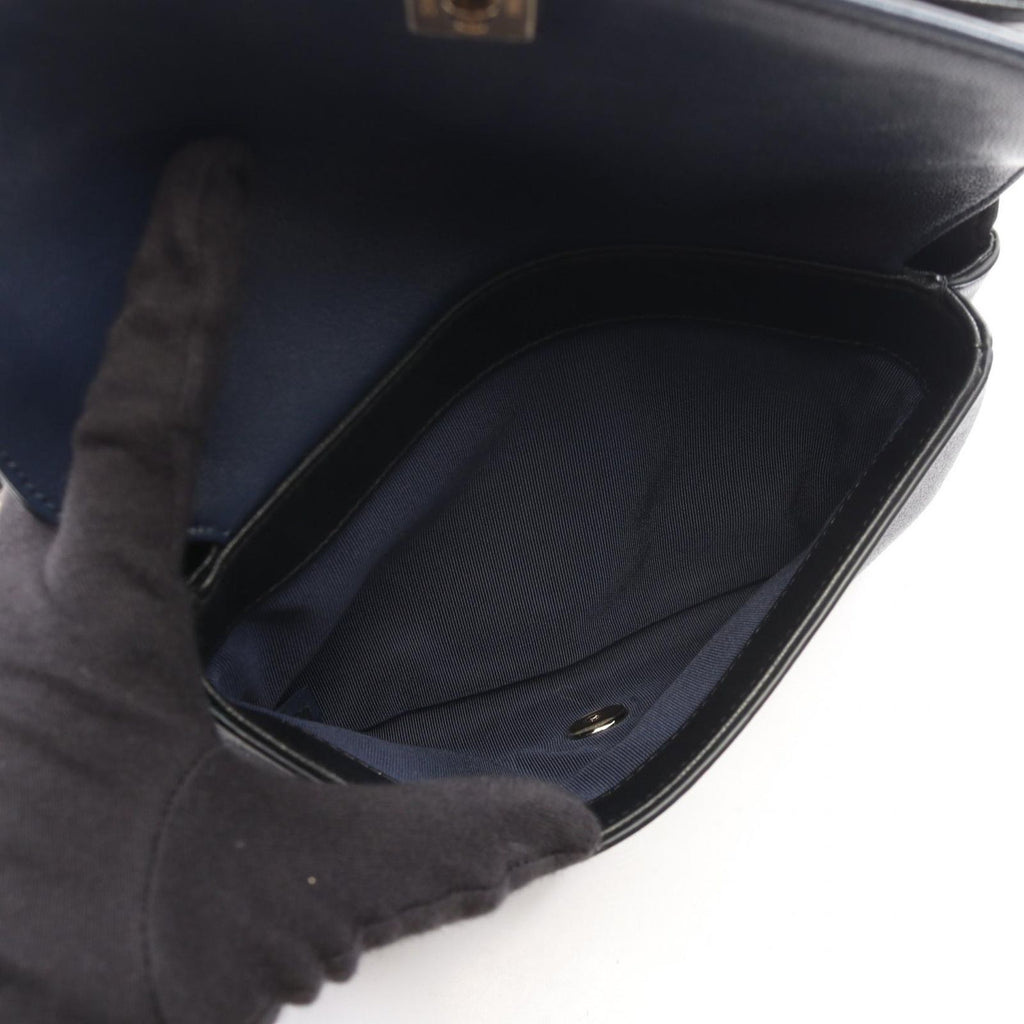 Chanel Shoulder Bag Blanc Stitch Navy Leather Small — view 4