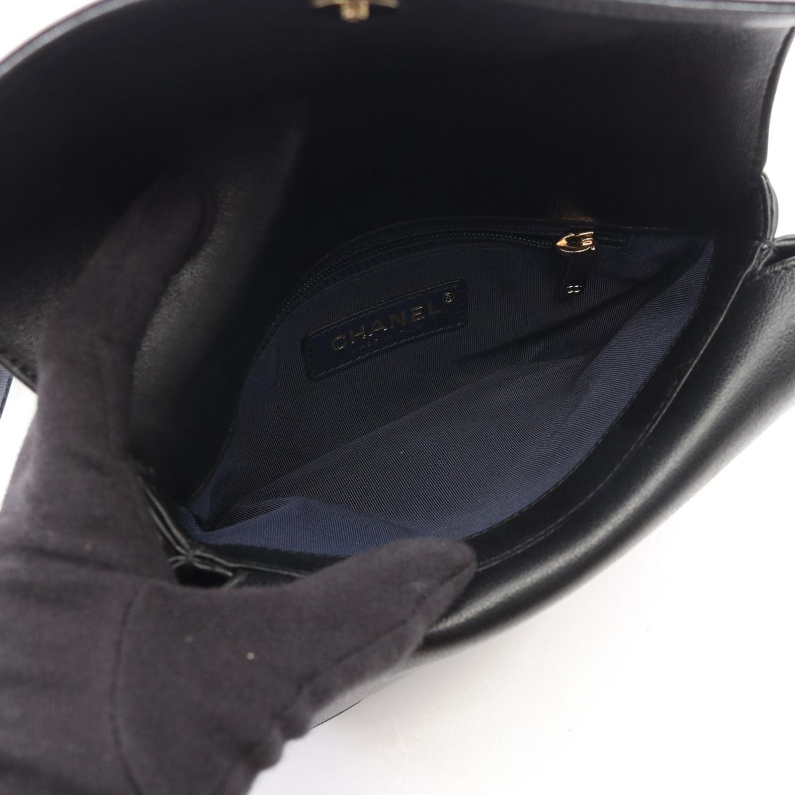 Chanel Shoulder Bag Blanc Stitch Navy Leather Small — view 3
