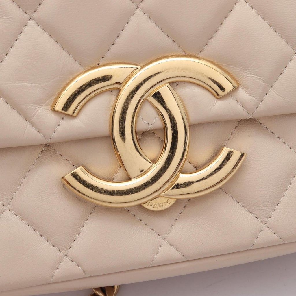 Chanel Shoulder Bag Quilted Beige Leather CC Logo Chain — view 9