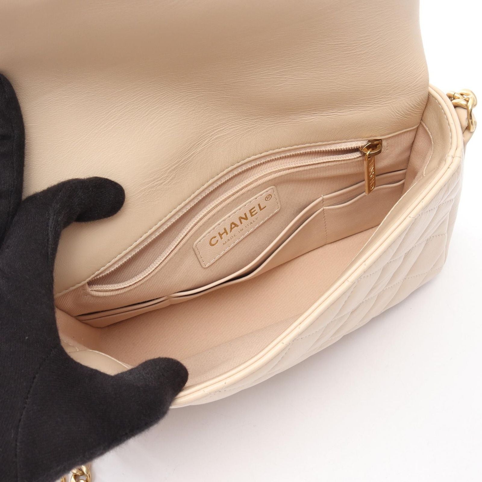 Chanel Shoulder Bag Quilted Beige Leather CC Logo Chain — view 3
