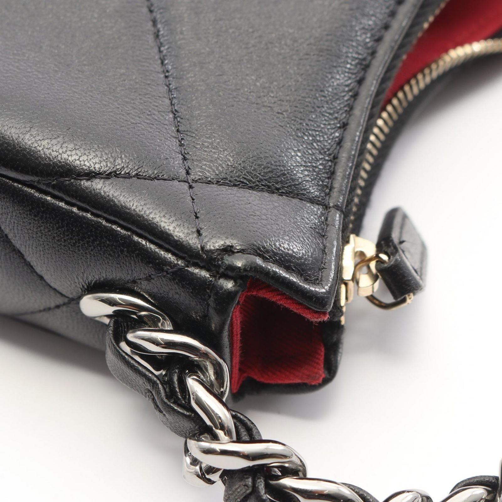 Chanel Shoulder Bag 19 Quilted Small Hobo Black Lambskin — view 7
